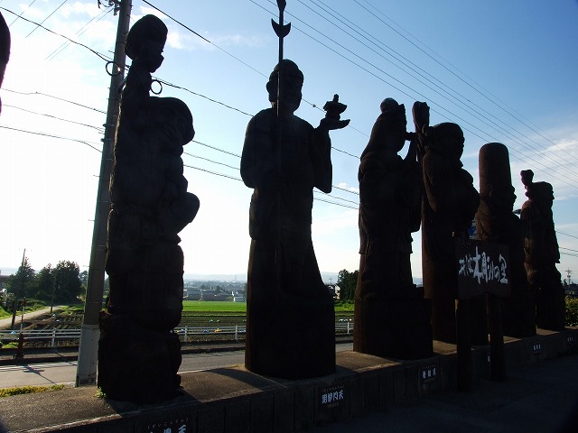 富山 道の駅 井波（いなみ木彫りの里 創遊館）：道の駅 北陸で富山 道の駅 井波（いなみ木彫りの里 創遊館）を解説！