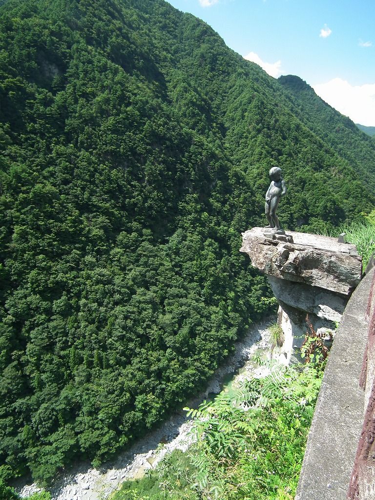 ドライブ観光ガイド 徳島 祖谷渓 祖谷渓の小便小僧