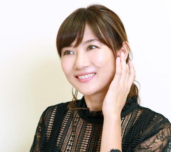 タレント プールで黒水着披露 藤崎奈々子 体調不良から甦る 生き生き ろいアンテナ