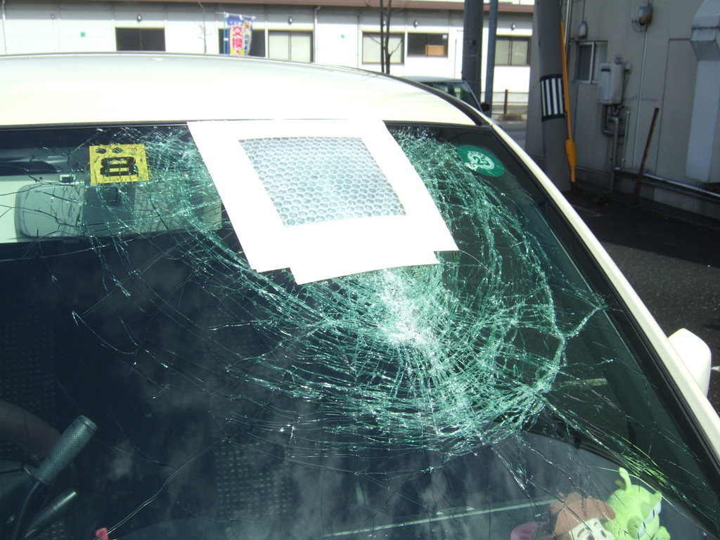 ガラス割れは本当に危ないわ 鳥取の車屋ブログ中古車販売買取が得意の日常業務編