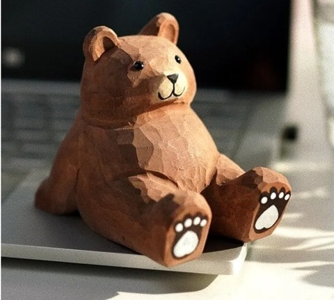 木彫りのクマの置物