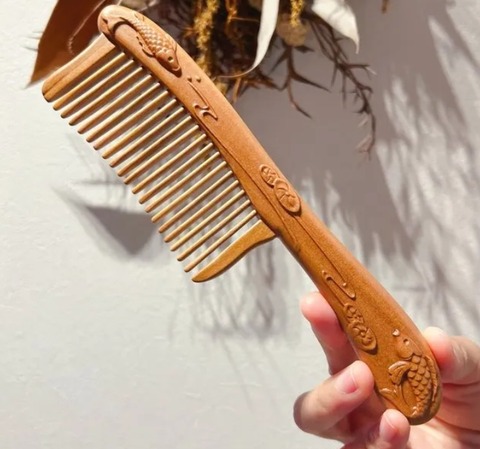 桃の木の櫛