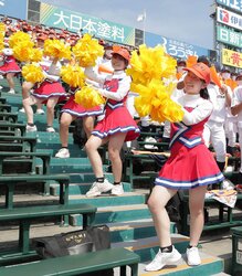 「きつねダンス」札幌ドームで人気 、ついに甲子園上陸！