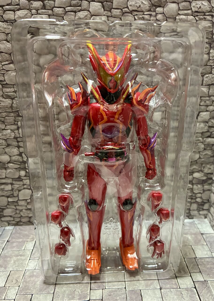 s.h.フィギュアーツ 仮面ライダーガヴ アメイジングミフォーム : ほう