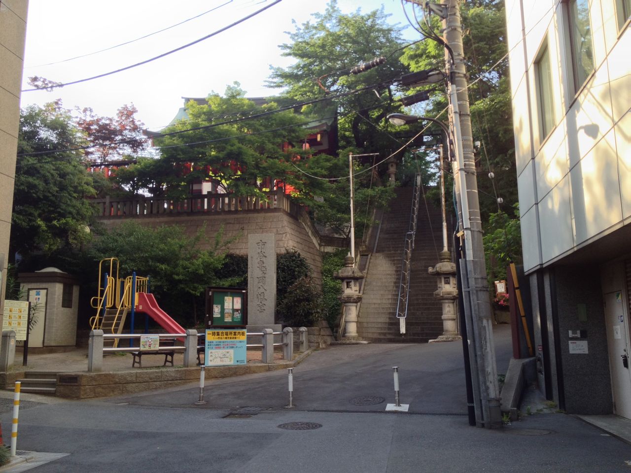 185.市谷亀岡八幡宮(東京都新宿区) 神社と寺と交通安全ステッカー 185.市谷亀岡八幡宮(東京都新宿区) 神社と寺と交通安全ステッカー