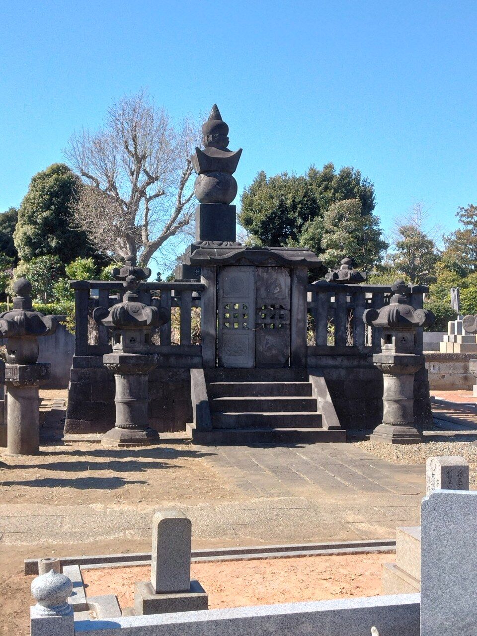 美作津山藩主松平家の墓地(その1) : 歴史と史料の散策