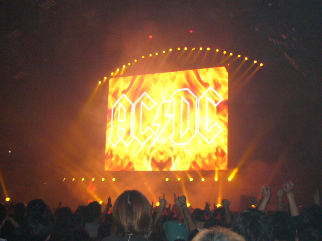 AC/DC ２０１０年埼玉スーパーアリーナで購入。Ｓサイズ AC/DC Black Ice Tour 2010 @ さいたまスーパーアリーナ 03/14 感想