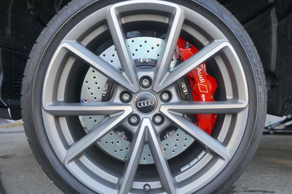Audi S4アバントにブレンボブレーキシステム装着 Hrdidee Audi S4アバントにブレンボブレーキシステム装着 Hrdidee