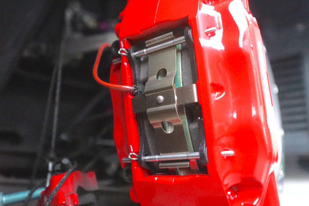 フェラーリF360モデナフロントにF50キャリパーと355φ2ピースディスクを 