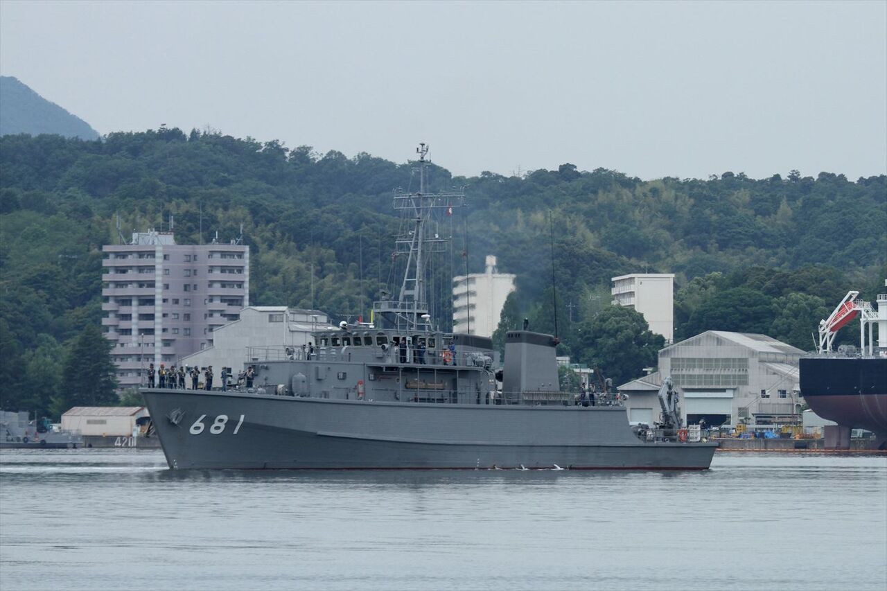 掃海艇「あいしま」「すがしま」出港 鉄艦ビール