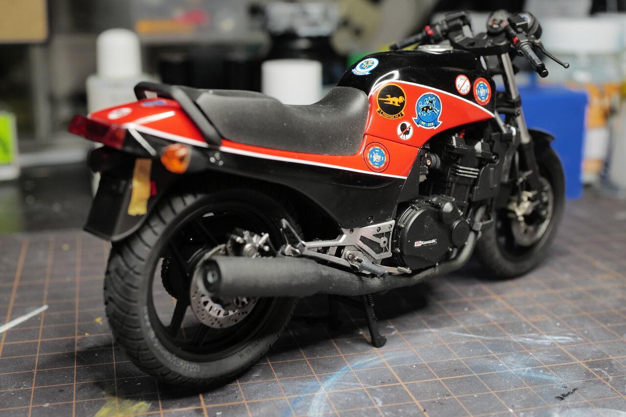 作る アオシマ カワサキ GPZ900R 1/12 「その9 カウル装着①とおまけ仮 
