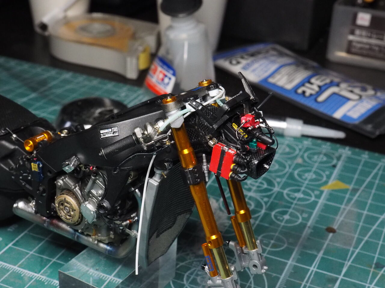 作る タミヤ KAWASAKI Ninja ZX-RR 1/12「その14 フロント