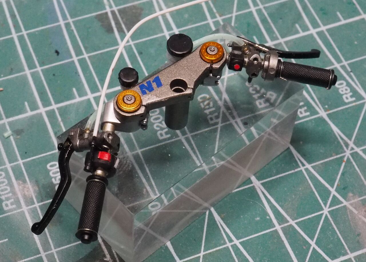 作る タミヤ KAWASAKI Ninja ZX-RR 1/12「その13 カウル②とハンドル