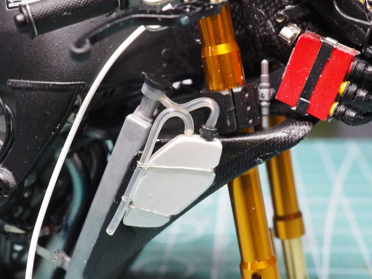 作る タミヤ KAWASAKI Ninja ZX-RR 1/12「その14 フロント