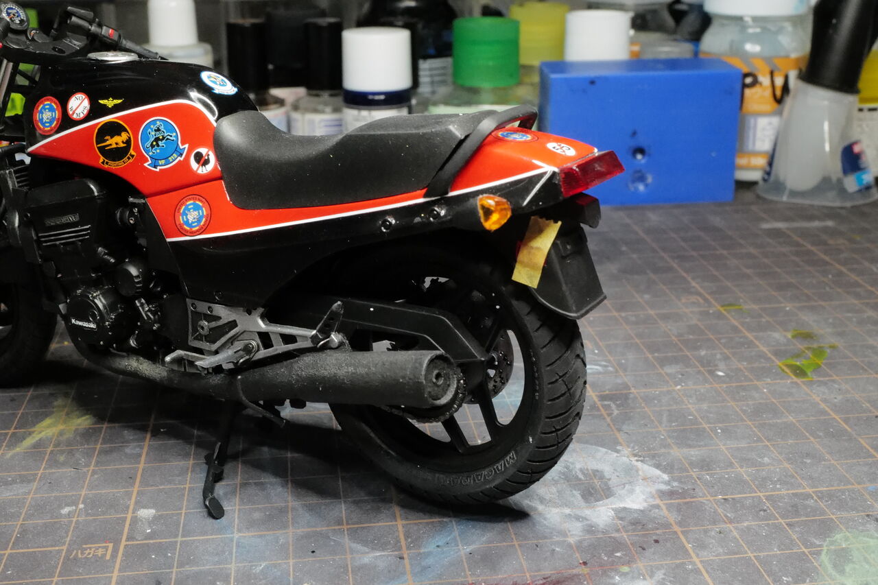 作る アオシマ カワサキ GPZ900R 1/12 「その9 カウル装着①とおまけ仮 