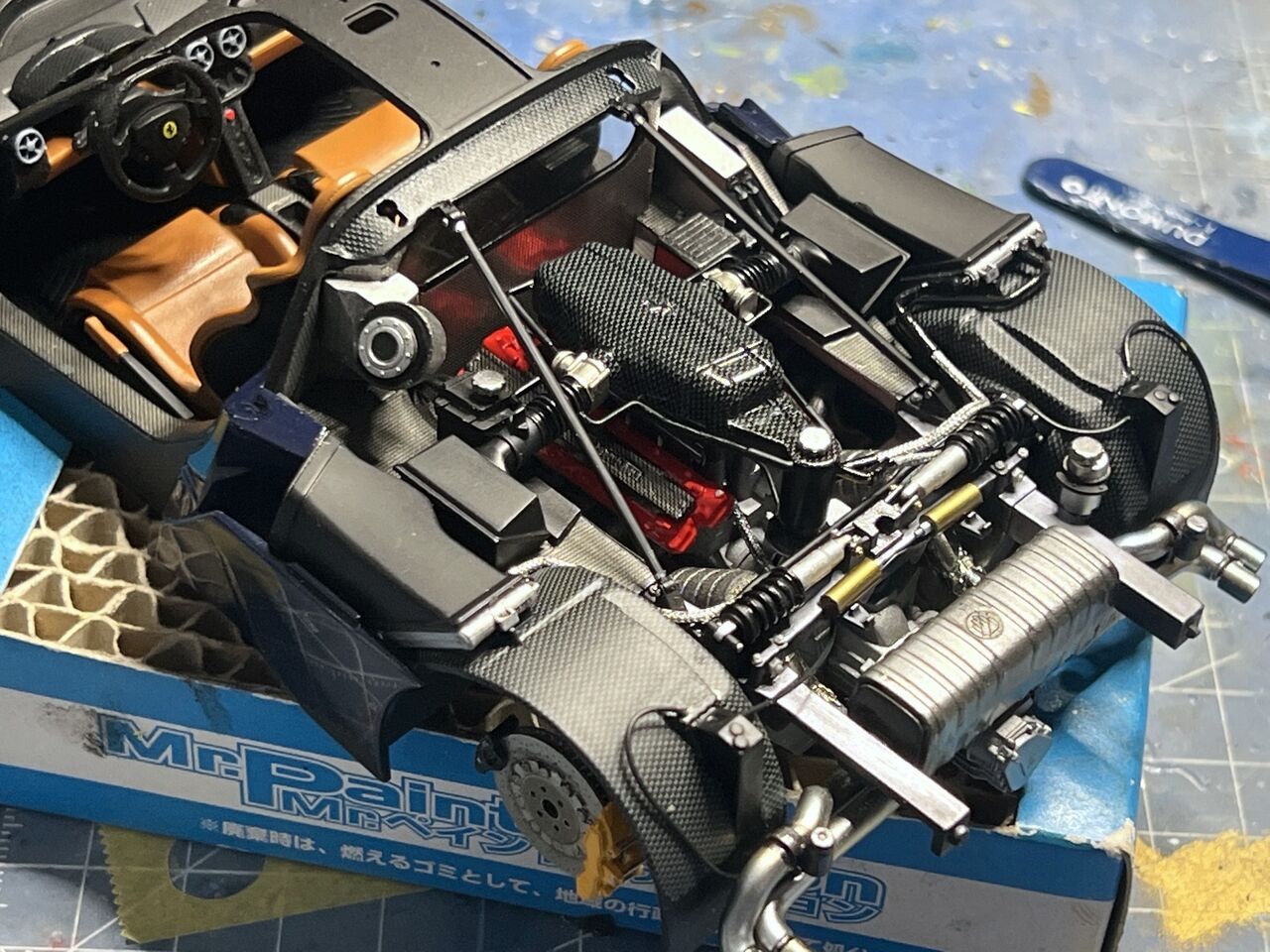 作る タミヤ エンツォフェラーリ 1/24 「その14 エンジンルームの製作 