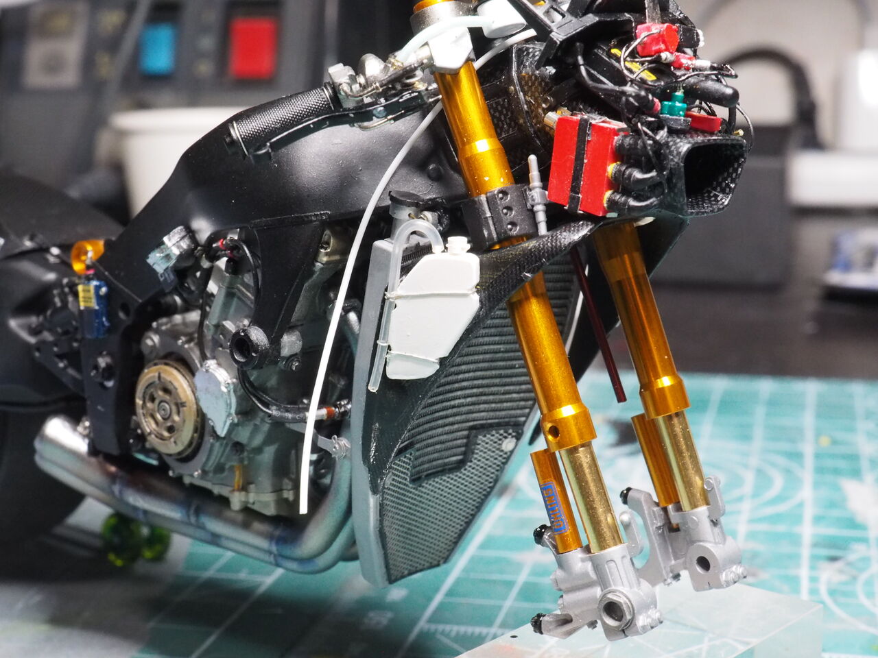 もけい 作る タミヤ KAWASAKI Ninja ZX-RR 1/12「その14 フロント