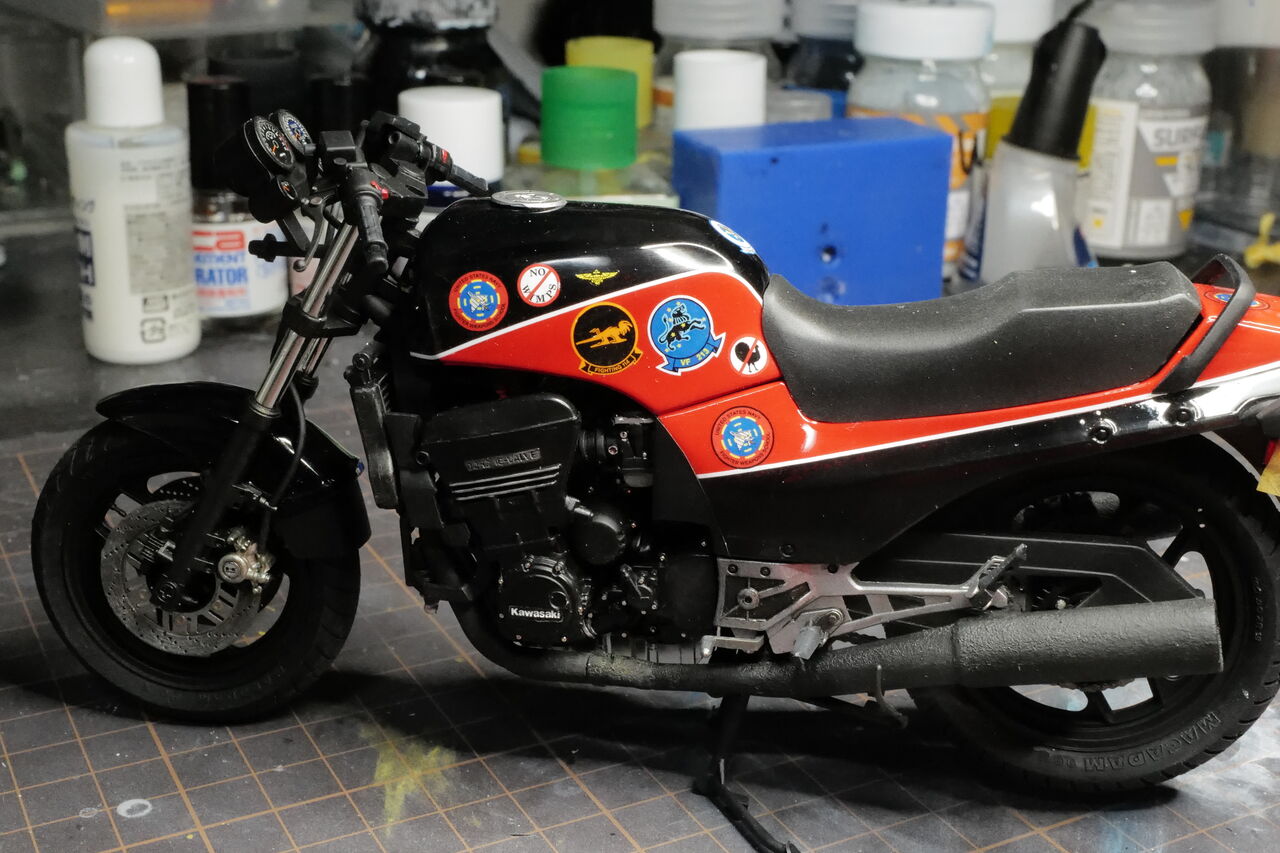作る アオシマ カワサキ GPZ900R 1/12 「その9 カウル装着①とおまけ仮 