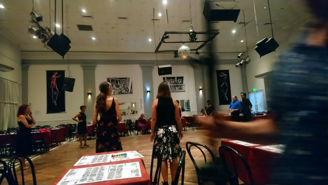 ブエノスアイレスのミロンガ ダンスパーティ アルゼンチンで一番の有名どころらしいよ 歴史あるみたい 大人の社交場って感じ Salon Canning Hsp Hss エンパス あとサイキックちょっと入ってるらしいよ 向いてること続ければ誰でも幸せになれるよ 星の