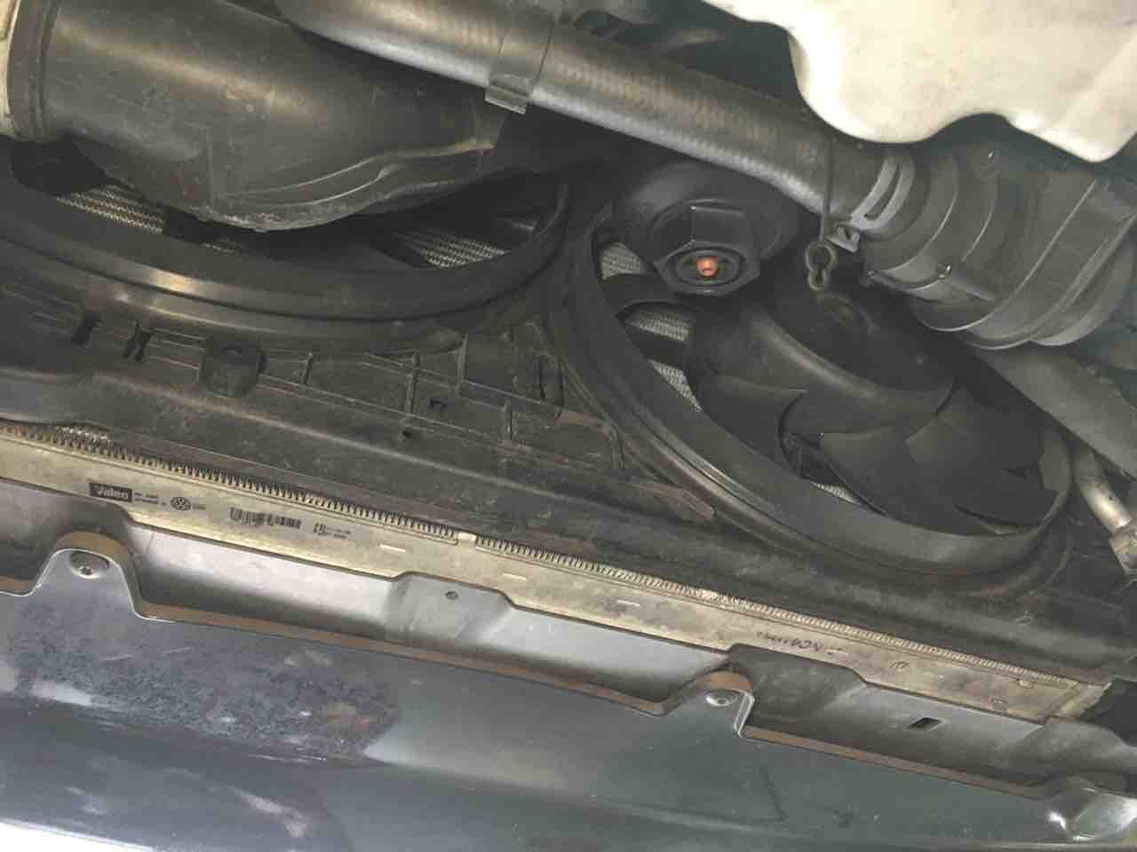 鯏) ゴルフ5 R32 1KBUBF ラジエター 電動ファン モーター ゴルフ [D] ゴルフ5Ｒ32 電動ファン交換 ゴルフＲ32の車検・修理は名古屋の