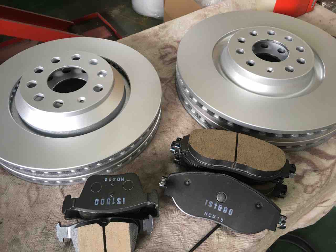 VWゴルフ7.5GTIパフォーマンス ブレーキパッド&ローター交換 VWゴルフ7.5GTIパフォーマンス ブレーキパッド&ローター交換