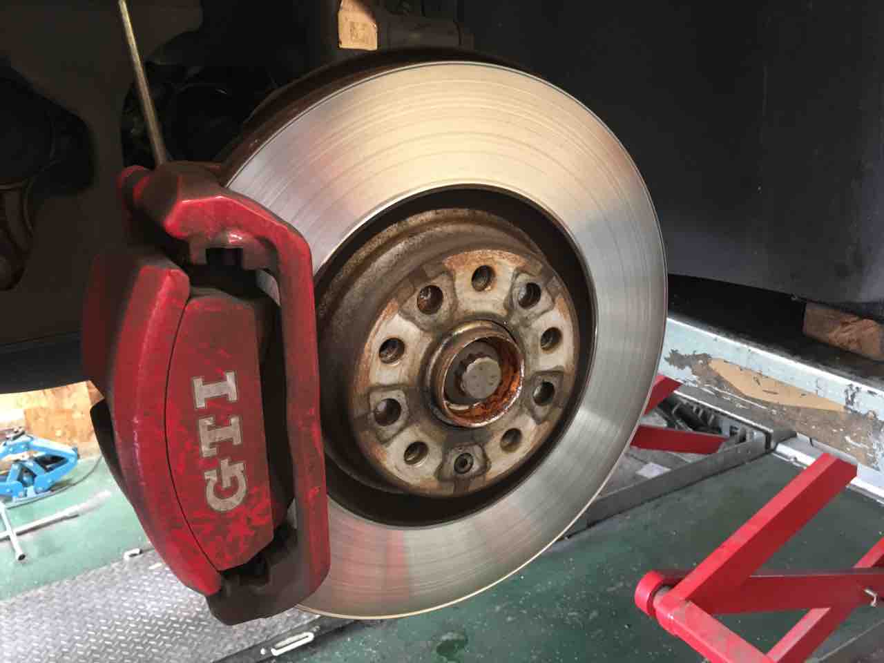 VWゴルフ7．5GTIパフォーマンス ブレーキパッド＆ローター交換