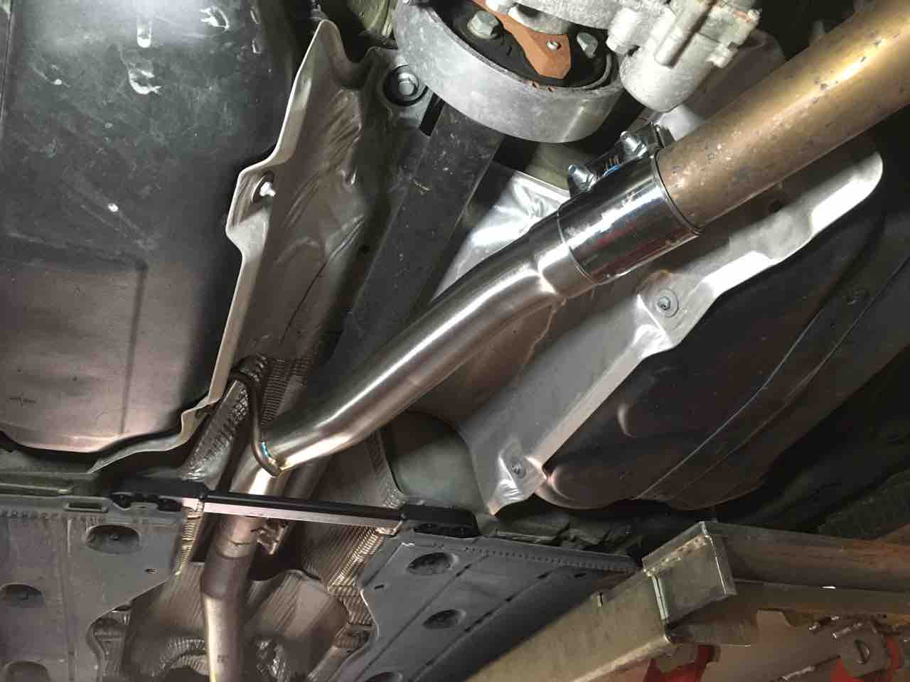 VWゴルフ7．5Rヴァリアント レゾネーターデリートパイプ取付 : H