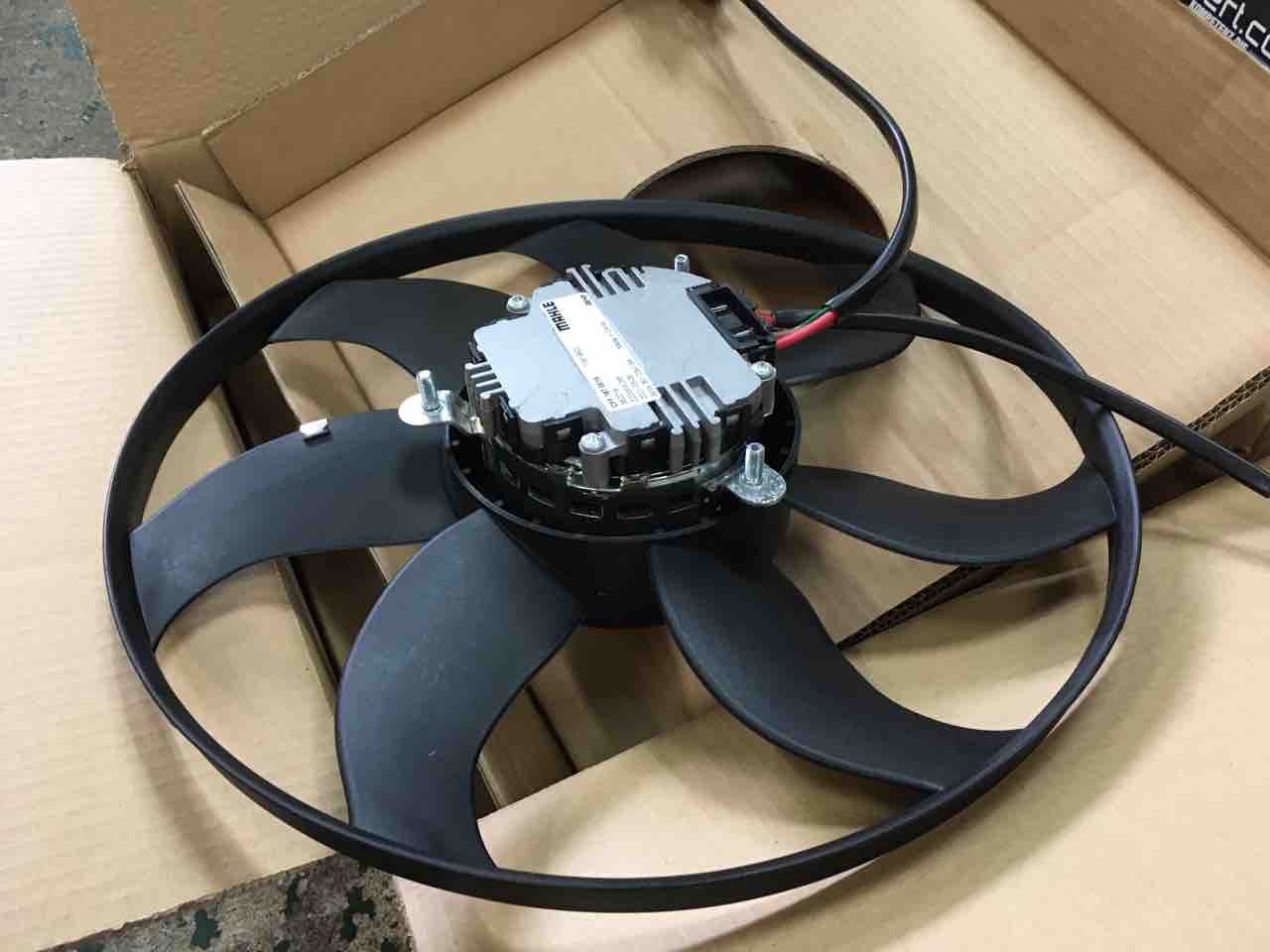 鯏) ゴルフ5 R32 1KBUBF ラジエター 電動ファン モーター ゴルフ [D] ゴルフ5Ｒ32 電動ファン交換 ゴルフＲ32の車検・修理は名古屋の