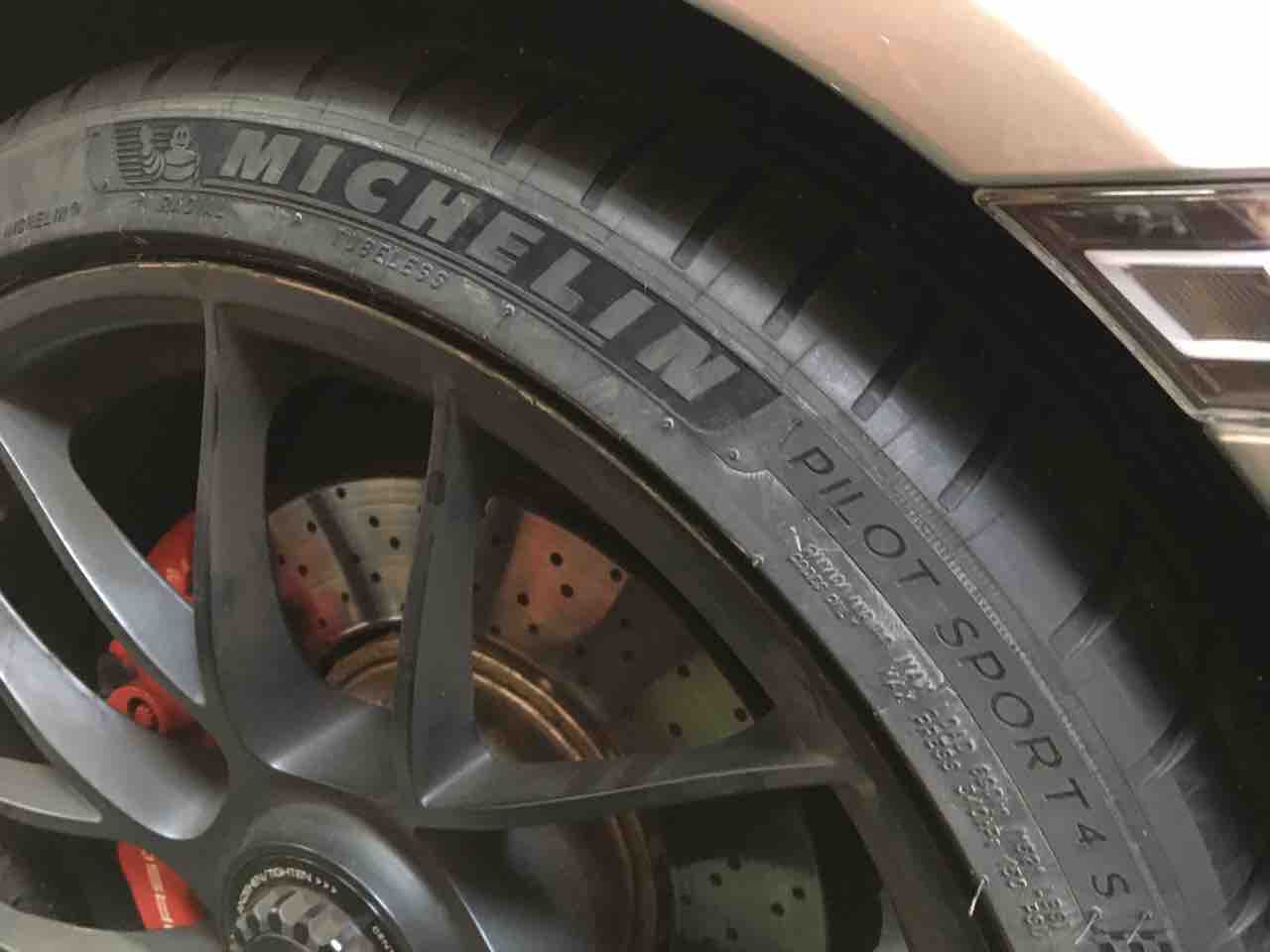 ポルシェ９１１カレラ４gts タイヤ交換 H Sport Blog
