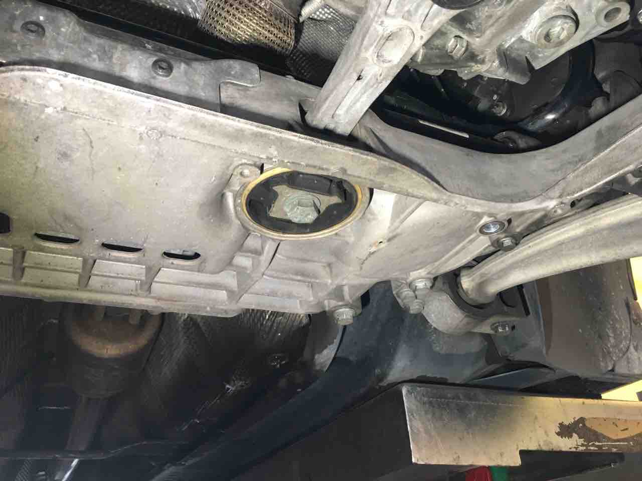 エンジン マウント ラバー ピアー 1H0199609J 1H0199609H 適用: VW ゴルフ III/IV ポロ パサート キャディ II セアト トレド イビサ II AL-MM-1690 AL エンジンマウント ラバーピア 1H0199609J 1H0199609H VW ゴルフ III⁄IV