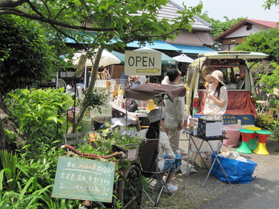 2012 5月の庭で蚤の市 051