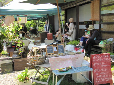 2012 5月の庭で蚤の市 096