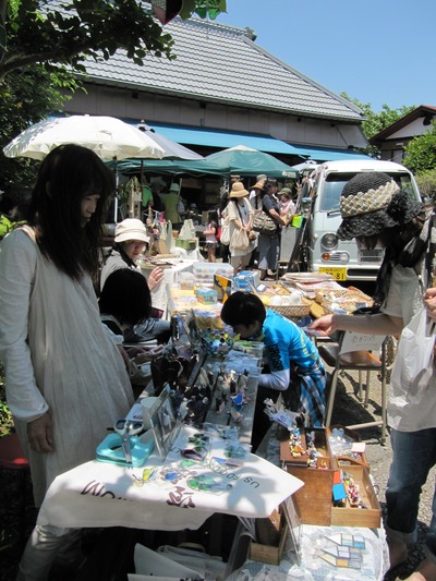 2012 5月の庭で蚤の市 073
