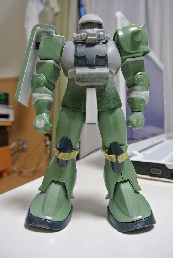 あたりまえだけどザクだねぇ 新プラモ作っちゃお