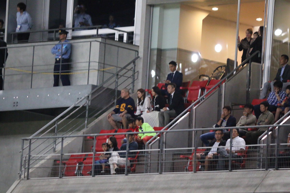 平愛梨 アモーレ 長友のアシストに歓喜 大親友の三瓶と抱き合って喜ぶ 妹の平祐奈も豊スタで観戦 画像あり 吹田のサポがまとめます 平愛梨 アモーレ 長友のアシストに歓喜 大親友の三瓶と抱き合って喜ぶ 妹の平祐奈も豊スタで観戦 画像あり 吹田のサポがまとめます