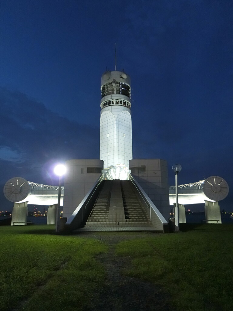 横浜港シンボルタワー夜景が奇麗な夏季夜間営業開始 昼なら芝生で遊んで三密回避 歴史オタクの郷土史グルメ旅 久良岐のよし