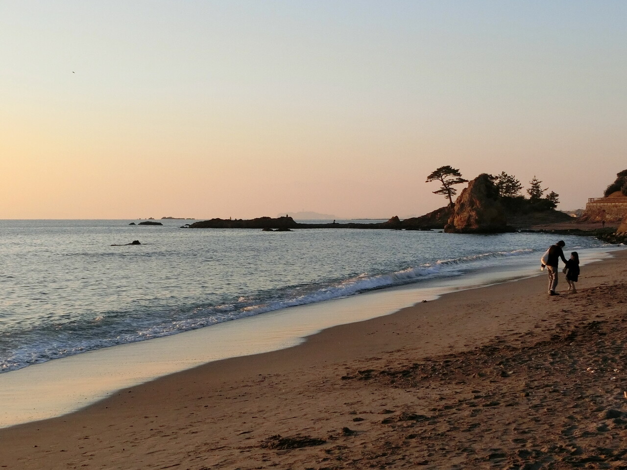 秋谷海岸と立石 神奈川の景勝50選の一つ 歴史オタクの郷土史グルメ旅 久良岐のよし 秋谷海岸と立石 神奈川の景勝50選の一つ 歴史オタクの郷土史グルメ旅 久良岐のよし