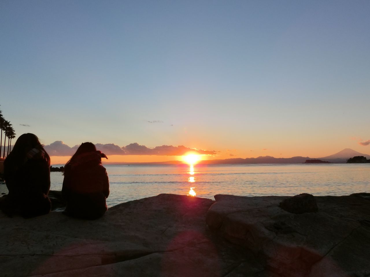 箱絵、富士山と江の島を鎌倉の材木座、由比ヶ浜の桜貝でコラボしてます