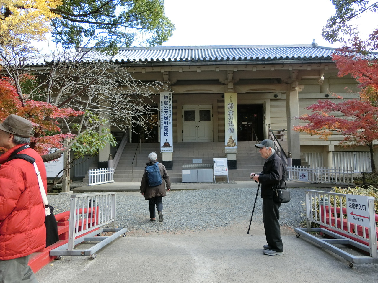 鶴岡八幡宮境内社の白旗神社 社殿前の池と紅葉の風流な景色 歴史オタクの郷土史グルメ旅 久良岐のよし