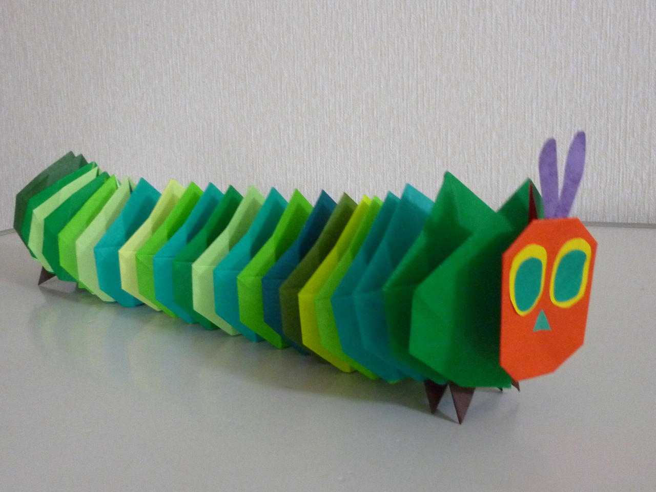 折り紙 青虫 おりがみ散歩