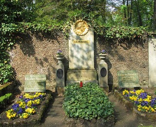 grab-auf-dem-historischen-f