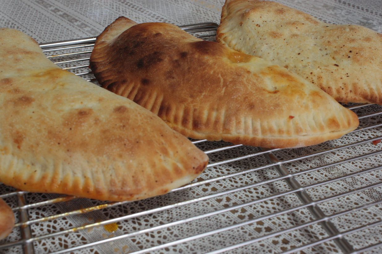 レシピ動画 チキンとトマトのカルツォーネ Hungry Dungry