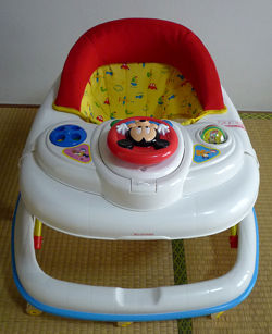 ミッキーの歩行器 ディズニーの楽しい情報ブログ