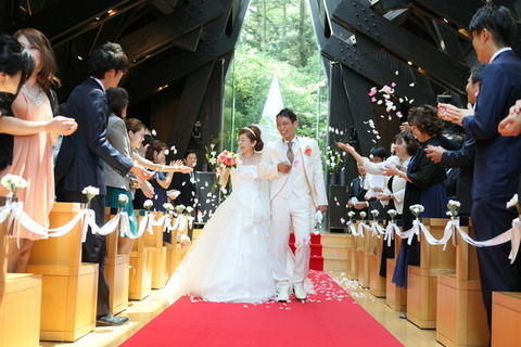 ６年付き合ってプロポーズして、OKをもらった！僕としては盛大な結婚式を挙げてハネムーンは海外へ、結婚指輪は一流ブランドの物を揃えたい！しかし彼女は…