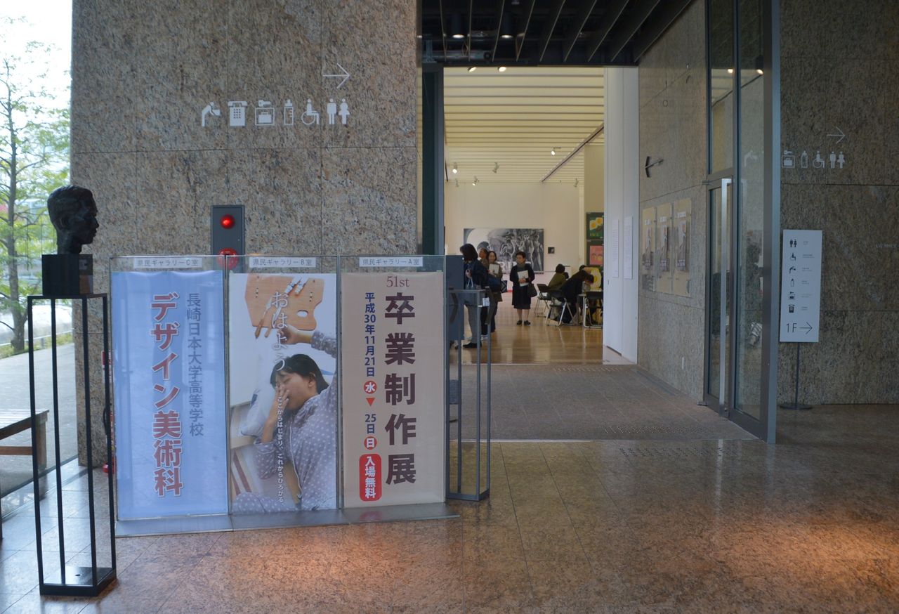 作者の顔が見えることの大切さ Adam Isn T Here