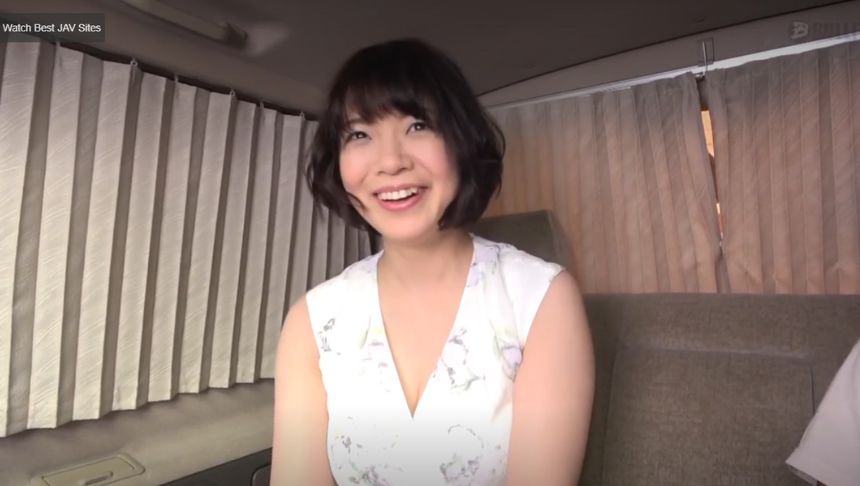 「パンチラだけで大丈夫？胸も触ってみますぅ…」射精必至な色白巨乳のエロ優しい人妻熟女のセンズリ鑑賞