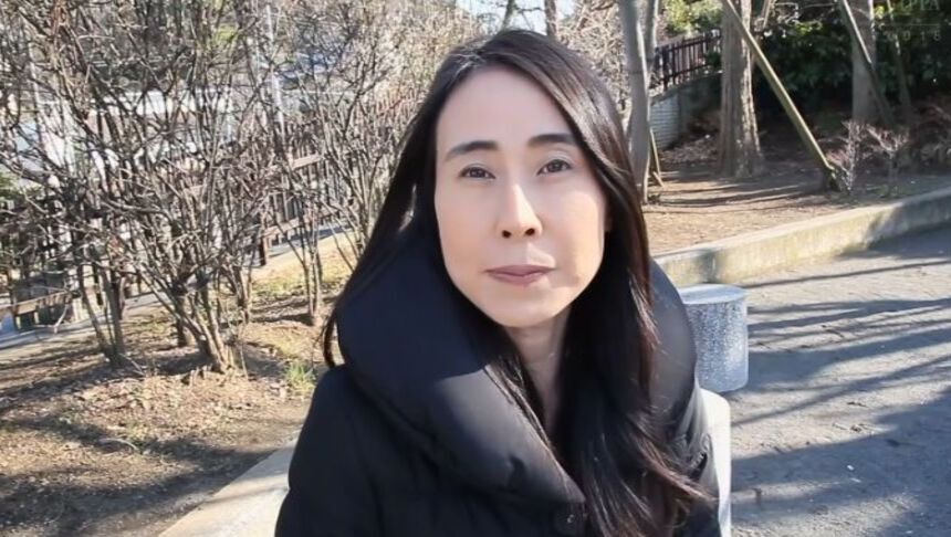 黒髪スレンダーボディな奥様は性欲が強く毎日自慰に耽る熟女がエロ動画に出演!清楚な顔とは裏腹に他人棒で中出し懇願アクメ 黒髪スレンダーボディな奥様は性欲が強く毎日自慰に耽る熟女がエロ動画に出演!清楚な顔とは裏腹に他人棒で中出し懇願アクメ