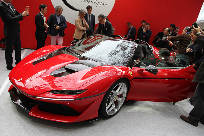 フェラーリ 日本での活動50周年を記念する日本限定車ス J50 を披露 H Dream