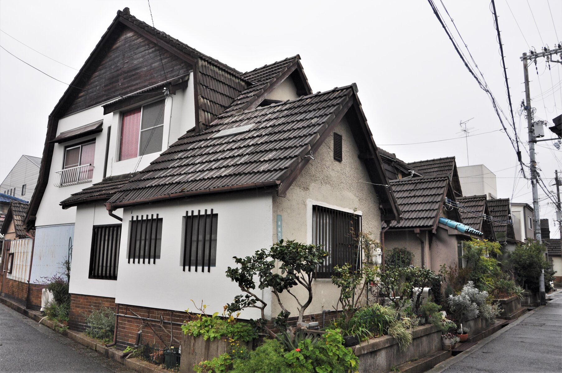 大阪府岸和田市 続き マンサード長屋 町並み散策と近代建築 大阪府岸和田市 続き マンサード長屋 町並み散策と近代建築