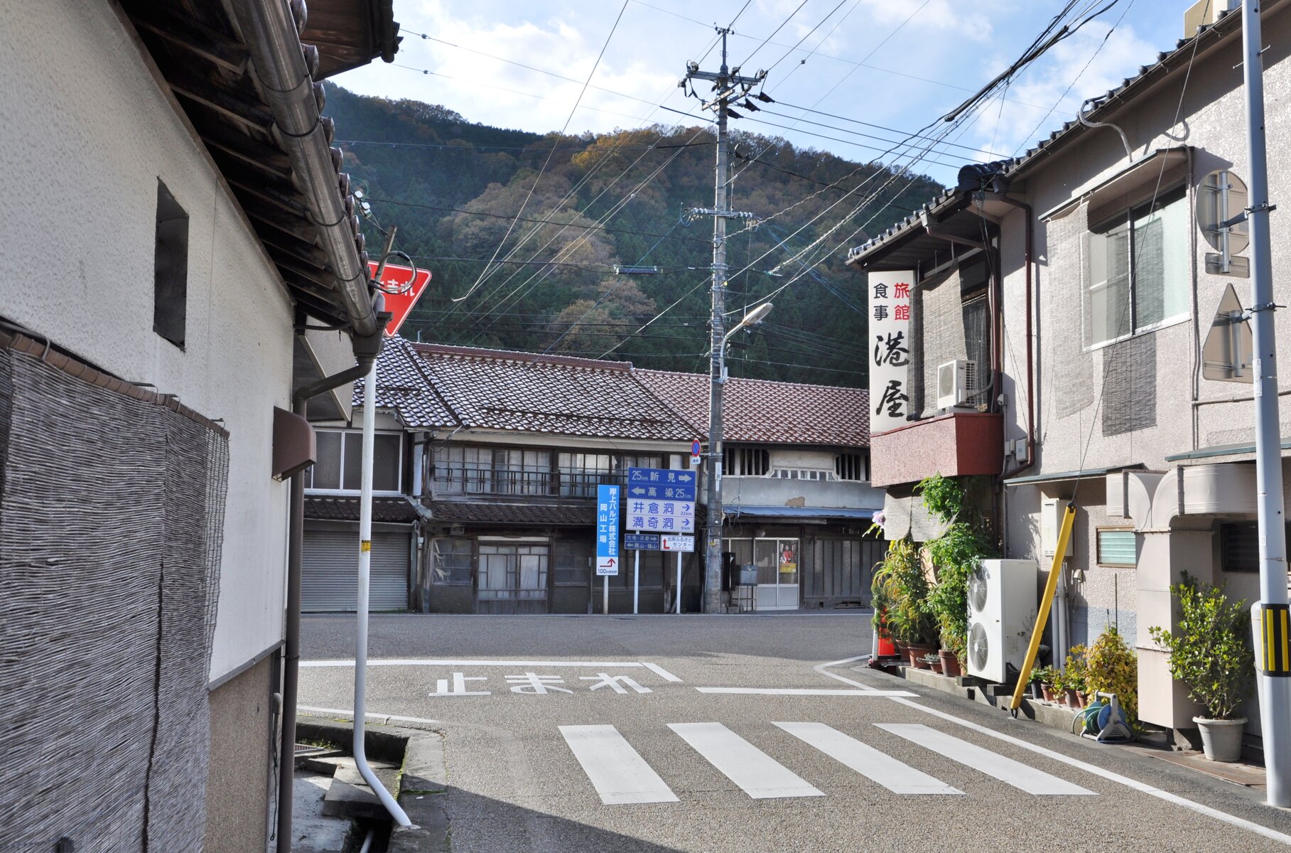 町並み散策と近代建築岡山県真庭市　下呰部の町並みコメント